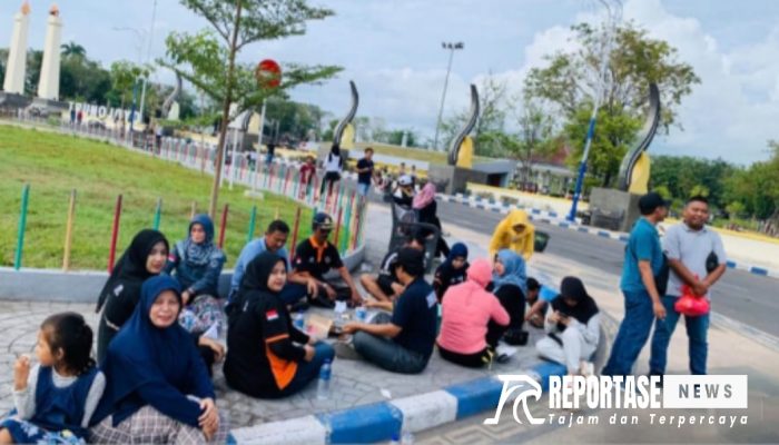 Keluarga Besar Dishub Sampang Ramaikan CFD Berolahraga Sembari Belanja di Lapak PKL