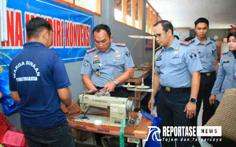 Kepala Lapas Banyuwangi, Agus Wahono beserta pejabat struktural dan tim ZI menyambut hangat kedatangan tim ZI dari Rutan Pelaihari.