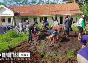 Babinsa dan Warga Desa Duren Bersatu Dalam Karya Bakti Bangun Kantor Bumdes 9 Babinsa dan Warga Desa Duren Bersatu Dalam Karya Bakti Bangun Kantor Bumdes