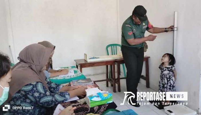 Babinsa Koramil 0821/06 Lakukan Pendampingan Posyandu Kesehatan Anak Usia Dini