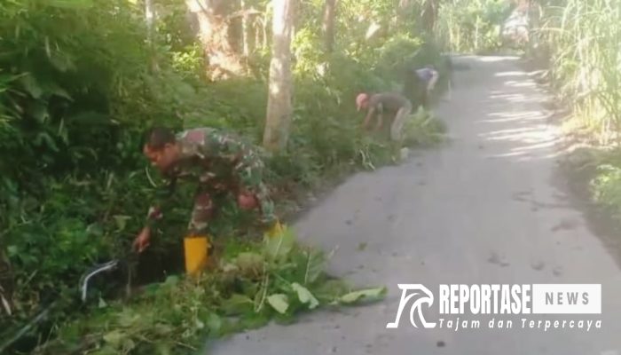 Wujud Menjaga Infrastuktur Desa, Babinsa Kalipenggung dan Warga Bersihkan Jalan