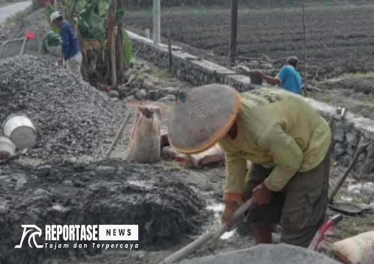 Lokasi pekerjaan pembangunan saluran air atau drainase desa putren.