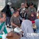 Pegawai Kecamatan, anggota Posramil Kedungjajang, anggota Polsek Kedungjajang, dan warga masyarakat Kedungjajang saat melakukan pemeriksaan kesehatan gratis.