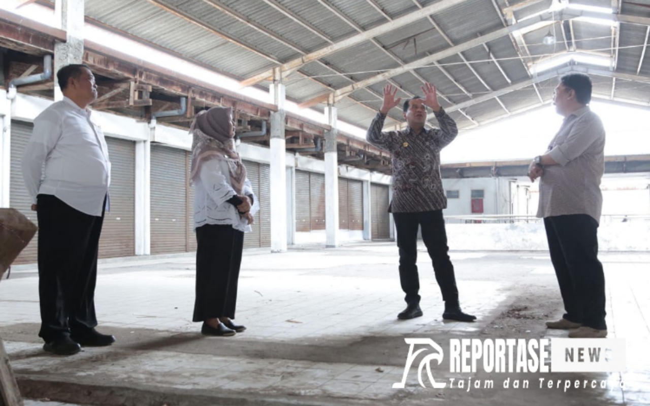 Penjabat Wali Kota Nurkholis bersama Direktur PT Amco Jaya Tri Tunggal Pratama, Hartono Tanu Wiharja mengunjungi Plaza Probolinggo.