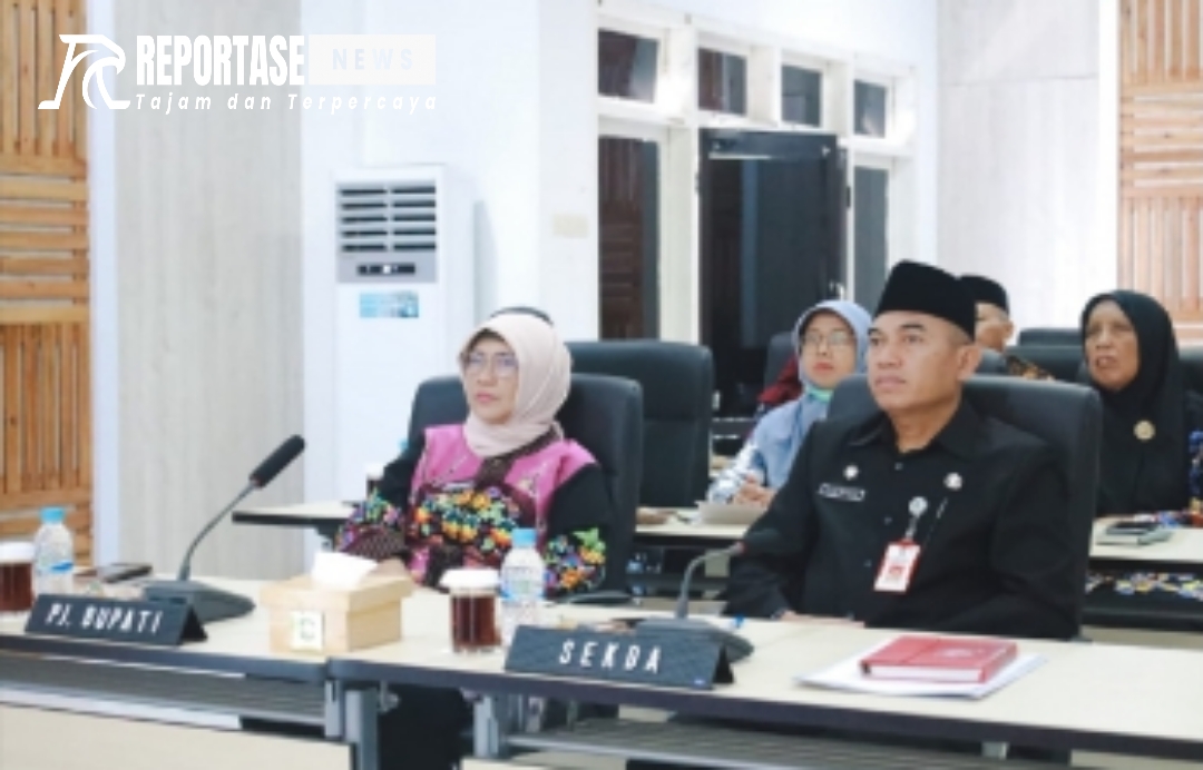 Pj. Bupati Lumajang Indah Wahyuni saat mengikuti Rakornas bersama Presiden Joko Widodo secara virtual.