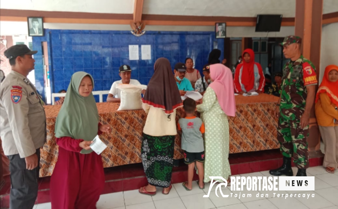Sinergisitas Babinsa dan Babinkamtibmas dalam Pengamanan Bantuan Beras di Desa Kaliwungu