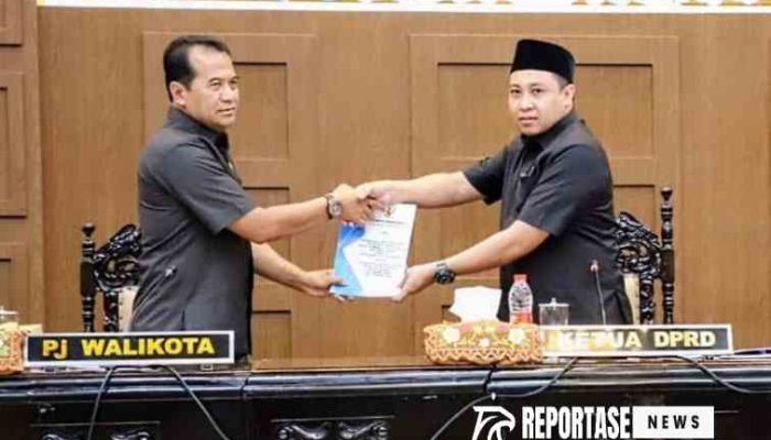 Raperda APBD 2023, Pj. Wali Kota Probolinggo Serahkan Jawaban Pemandangan Umum Fraksi