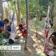 Riea Salon Bagikan Daging Kurban ke Warga Tidak Mampu.