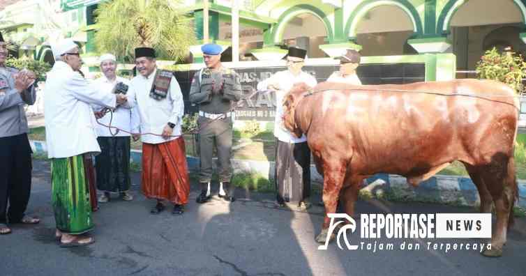 Tahun ini, Masjid Agung Ar-Raudlah Kota Kraksaan Terima Hewan Kurban dari Gubernur Jatim