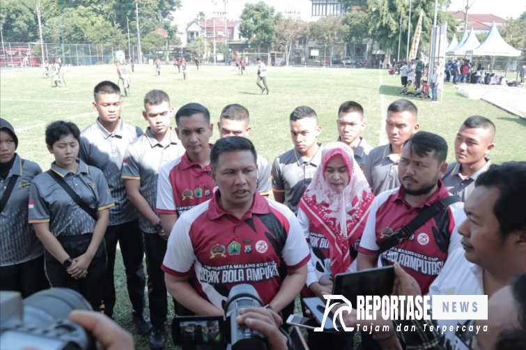 Pejabat ( Pj) Wali Kota Malang Dr. Ir. Wahyu Hidayat, MM yang menyaksikan pertandingan tersebut bersama Dandim 0833/Kota Malang, Letkol Arm. Aris Gunawan, M.Han