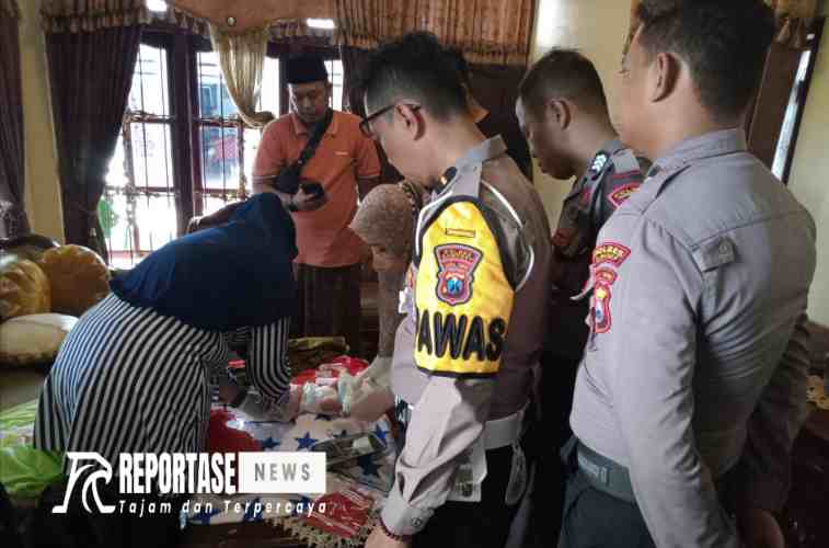 Polres Sumenep masih menyelidiki orang tua dari bayi malang yang terbungkus plastik warna merah.