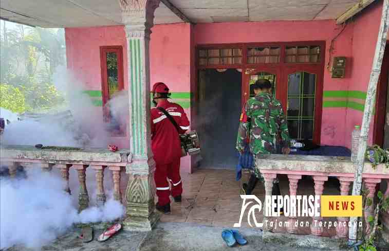 Babinsa Purwosono Dampingi Petugas Kegiatan Fogging Cegah Demam Berdarah