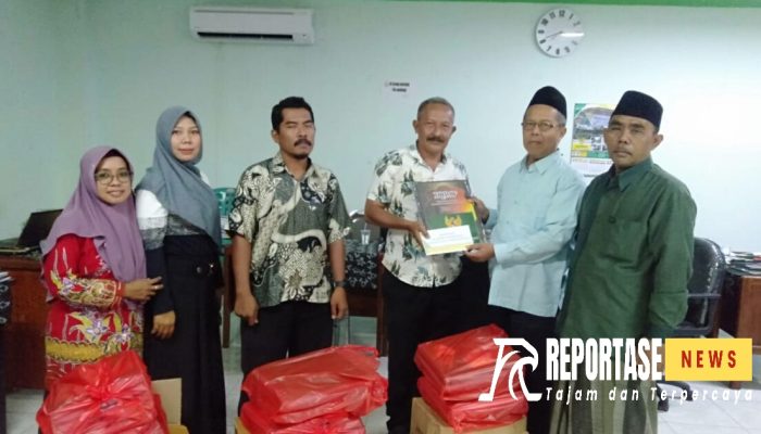Baznas Probolinggo Serahkan Bantuan Al-Qur’an Braile Bagi Lima SLB
