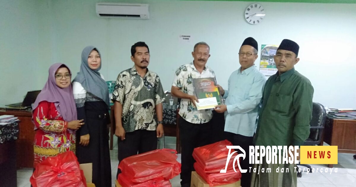 Ketua Baznas Kabupaten Probolinggo H. Ahmad Muzammil kepada perwakilan masing-masing SLB di Kantor Baznas Kabupaten Probolinggo,