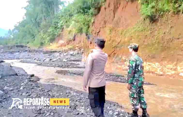 Polsek Pronojiwo Aktif Pantau Debit Air Sungai Kembangan Antisipasi Banjir