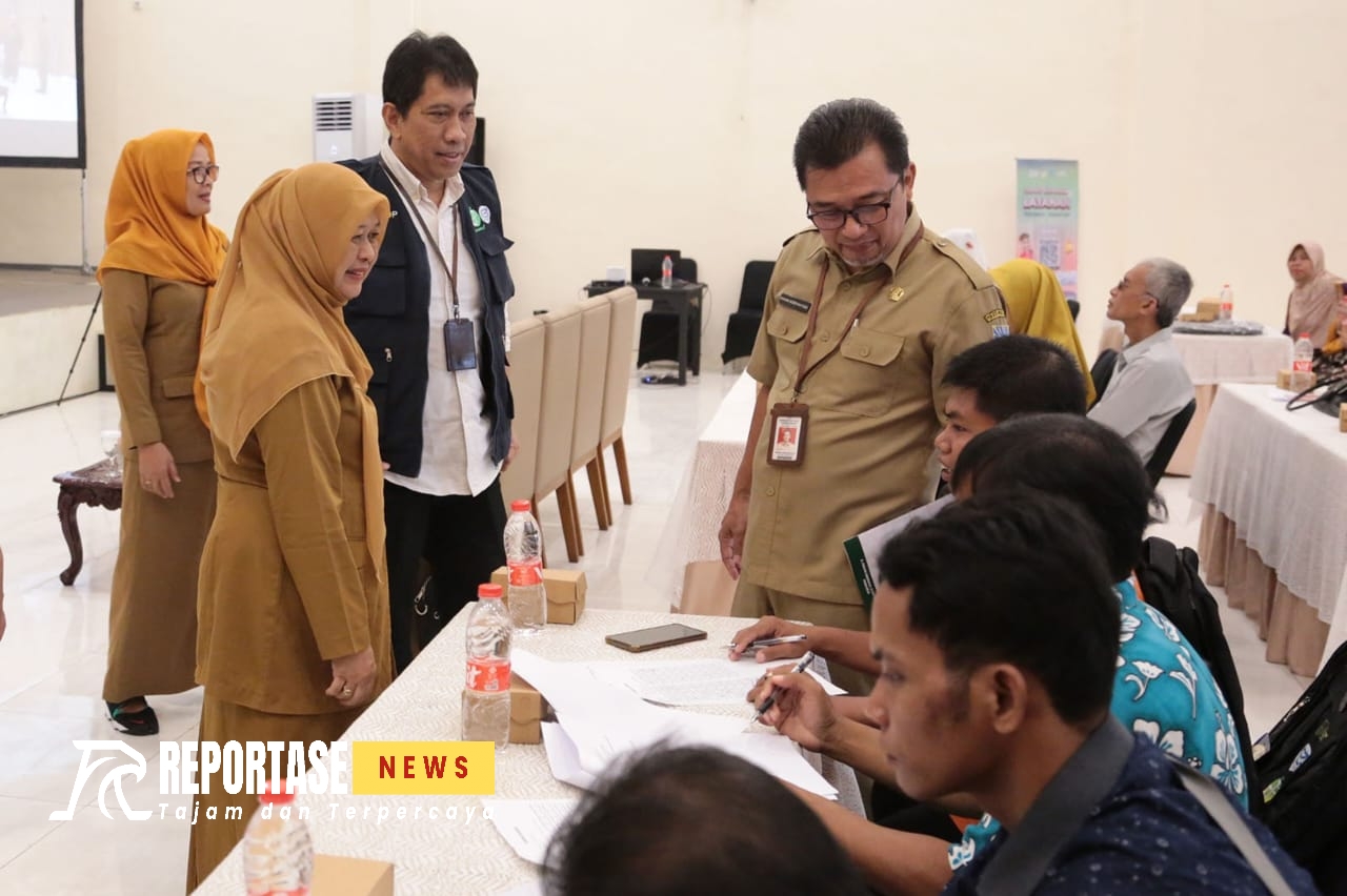 Mewakili Penjabat Wali Kota Probolinggo, Asisten Perekonomian dan Pembangunan Wawan Sugyantono mengunjungi 50 wirausaha difabel.