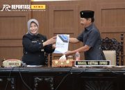 Sekda Ninik Serahkan Nota Penjelasan Raperda RPJPD 2025-2045 9 Sekda Ninik Serahkan Nota Penjelasan Raperda RPJPD 2025-2045