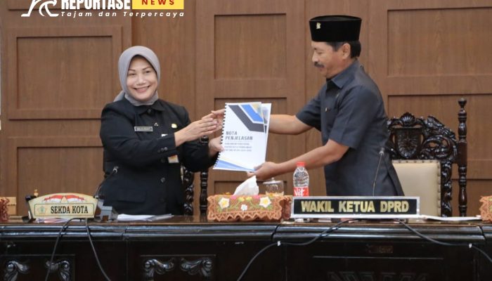 Sekda Ninik Serahkan Nota Penjelasan Raperda RPJPD 2025-2045