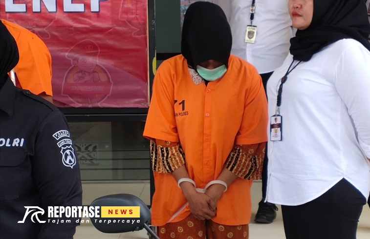 Dari CCTV, Polres Sumenep Tangkap Pelaku Pembuang Bayi di Desa Pabian 2 Pelaku 'J' pembuang bayi di Desa Pabian, Kecamatan Kota, Kabupaten Sumenep.