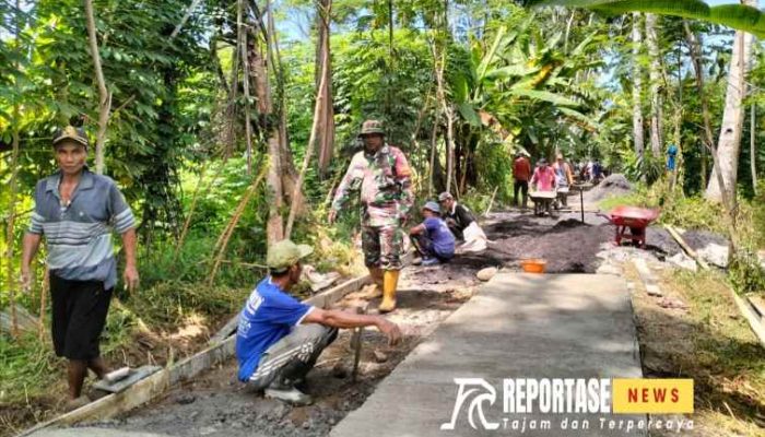 Babinsa dan Masyarakat Desa Bades Bangun Jalan Rabat Beton