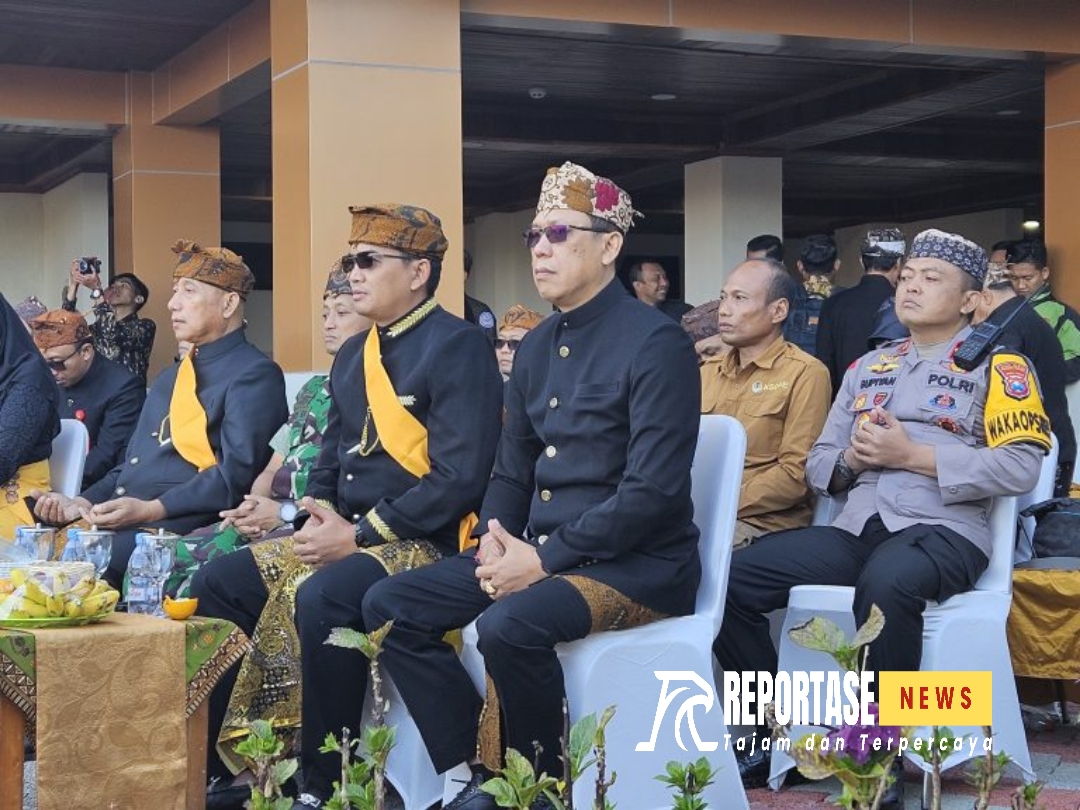 Kapolres Probolinggo AKBP Wisnu Wardana dikukuhkan sebagai Warga Kehormatan Sesepuh Suku Tengger.