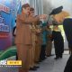 Plh Bupati Heri didampingi Kepala DP3AP2KB Hudan Syarifuddin, Camat Gending Widodo Hadi Siswanto bersama Ketua TP PKK Kecamatan Gending dan Kepala Desa.