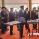 Bupati Sumenep, H. Achmad Fauzi Wongsojudo, secara simbolis melakukan penandatanganan SK perpanjangan masa jabatan Kepala Desa bersama Ketua AKD Sumenep, Miskun Legiyono.