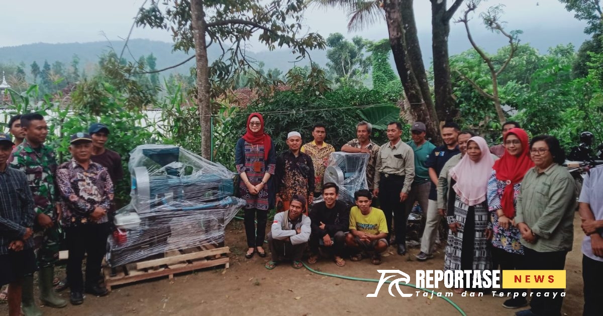 Bimtek Peti Koin Bermantra ini dihadiri oleh Kepala Bidang Sarana Penyuluhan dan Pengendalian Pertanian Diperta Kabupaten Probolinggo Faiq El Himmah didampingi JF Pengawas Benih Evi Rosella, Pusat Penelitian Kopi dan Kakao Indonesia (Puslitkoka)