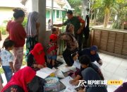 Monitoring Kesehatan Warga, Babinsa Dampingi Bidan Desa Giat Posyandu di Desa Mojo 15 Monitoring Kesehatan Warga, Babinsa Dampingi Bidan Desa Giat Posyandu di Desa Mojo
