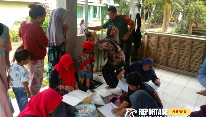 Monitoring Kesehatan Warga, Babinsa Dampingi Bidan Desa Giat Posyandu di Desa Mojo