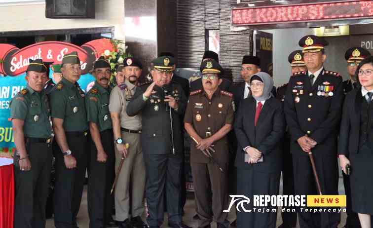 Dandim 0821/Lumajang Letkol Inf Ronny Wijaya Koesuma, bersama dengan jajaran Forkopimda serta perwira dan anggota Kodim