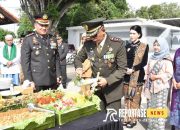 Dandim 0825/Banyuwangi Laksanakan Upacara Hari Bhayangkara ke-78 di Taman Blambangan 10 Dandim 0825/Banyuwangi Laksanakan Upacara Hari Bhayangkara ke-78 di Taman Blambangan