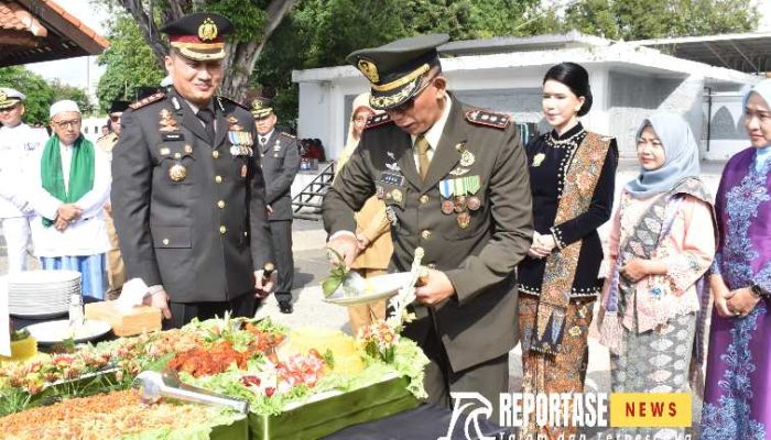 Dandim 0825/Banyuwangi Laksanakan Upacara Hari Bhayangkara ke-78 di Taman Blambangan