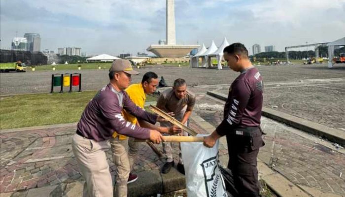 Polri Lakukan Bersih-bersih Usai Pesta Rakyat di Monas
