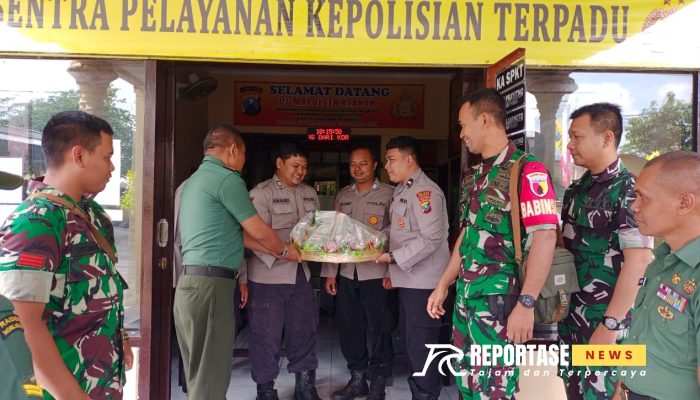 Tumpeng Spesial Koramil 0821/05 Klakah di Momen HUT Bhayangkara ke 78