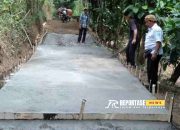 Program Padat Karya, Disnaker Lakukan Pembangunan Jalan Rabat Beton 14 Program Padat Karya, Disnaker Lakukan Pembangunan Jalan Rabat Beton