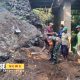 Babinsa bersama warga wonoayu bersihkan material batas jembatan