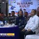 Dandim 0821 dan Kapolres Lumajang nonton bareng (nobar) wayang kulit dengan lakon "Tumurune Wiji Sejati," bertempat di Mapolres Lumajang