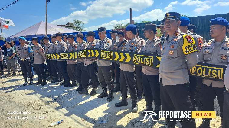 Ratusan personel Polres Sumenep amankan aksi demonstrasi di kantor DPRD dan di lahan pembangunan terminal Arya Wiraraja yang diduga masih sengketa.