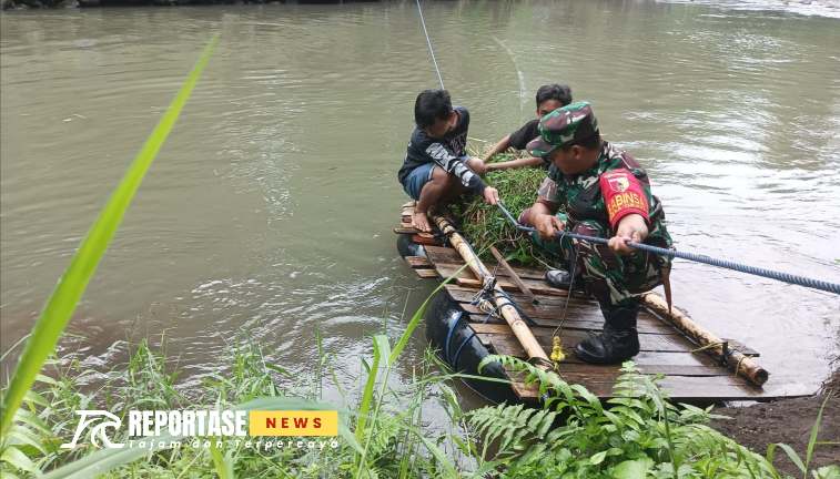 Babinsa Peduli masyarakat, turut bantu saat penyeberangan