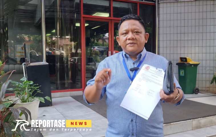 Tim IWB di kantor DPP Partai gerindra dan DPP Partai Nasdem menyerahkan surat permohonan agar tidak merekomendasi Ipuk maju pada Pilbup 2024