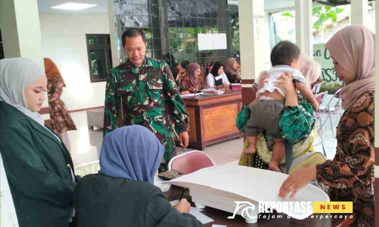 Serda Dewantoro, melakukan pendampingan dalam kegiatan pelayanan Posyandu