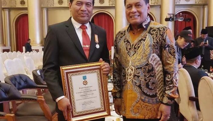 Nurkholis Dinobatkan Tokoh Penggerak Koperasi Madya Tingkat Nasional