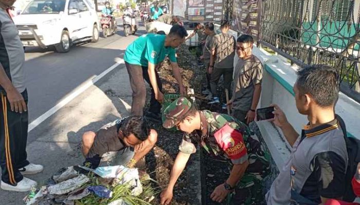 Jumat Bersih: Sinergi Wujudkan Lingkungan Sehat