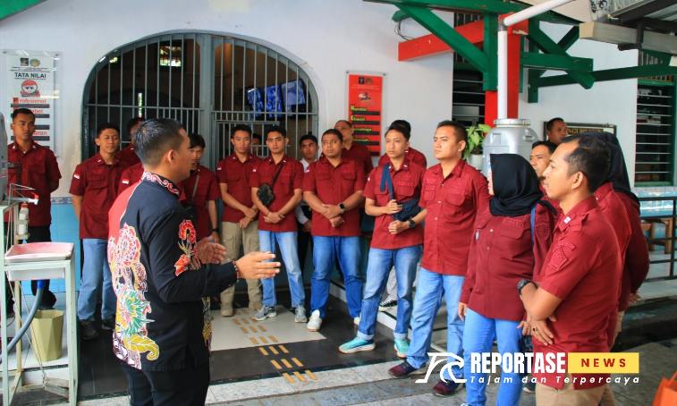 tim ZI Rumah Tahanan Negara (Rutan) Kelas IIB Situbondo yang melakukan studi tiru ke Lapas Banyuwangi.