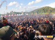 Ribuan Masyarakat Banyuwangi Berjubel dalam Sakral Kebo-Keboan Desa Aliyan 10 Ribuan Masyarakat Banyuwangi Berjubel dalam Sakral Kebo-Keboan Desa Aliyan