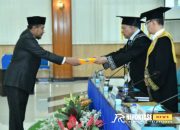 Raih Predikat Cumlaude, Bupati: Sarana Transfer Ilmu Pengetahuan Untuk Pembangunan Sumenep. 8 Raih Predikat Cumlaude, Bupati: Sarana Transfer Ilmu Pengetahuan Untuk Pembangunan Sumenep.