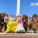 Pemerintah Kecamatan Kraksaan berkolaborasi dengan Paguyuban CFD Kota Kraksaan menggelar lomba fashion show daur ulang di Alun-alun Kota Kraksaan