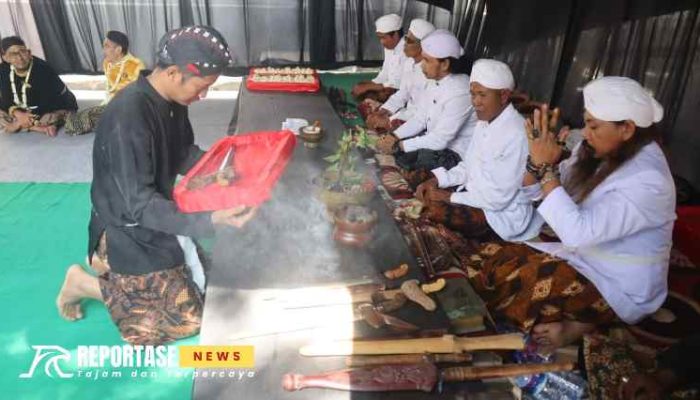 Lestarikan Tradisi dan Budaya, Kapolres Sumenep Hadiri Jamasan Pusaka Keraton
