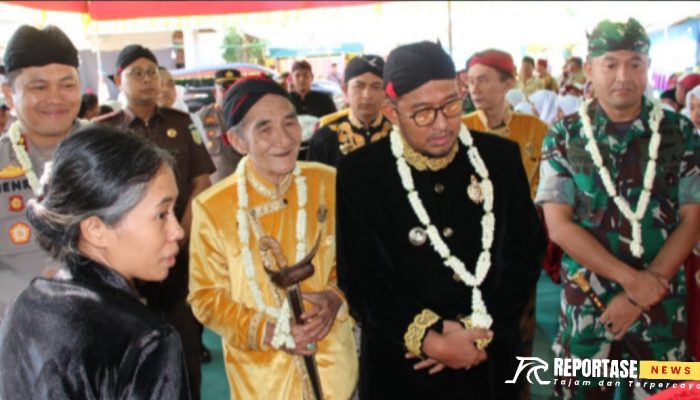 Bupati Sumenep dan Pelestari Leluhur Lakukan Jamasan Pusaka Keraton di Pelar Agung